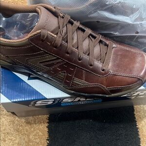Skechers Men's Brown Leather Sneakers Size 11-Brand New